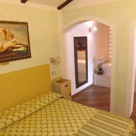 Relais Il Postiglione - Antica Posta Dei Chigi 3*