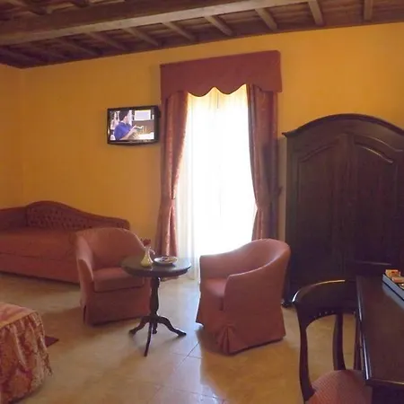 فندق Relais Il Postiglione - Antica Posta Dei Chigi 3*