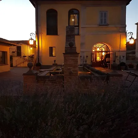 فندق Relais Il Postiglione - Antica Posta Dei Chigi 3*